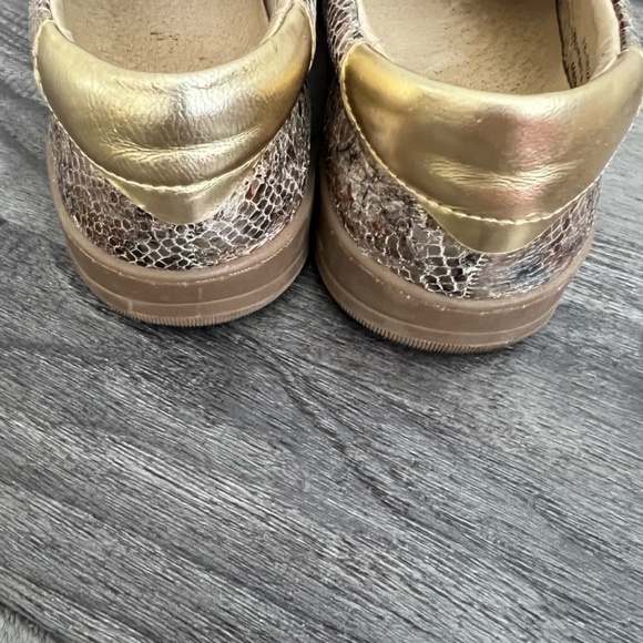 Johnston & Murphy Elaine Cork & Gold Slip-on Sneaker - Picture 4 of 4